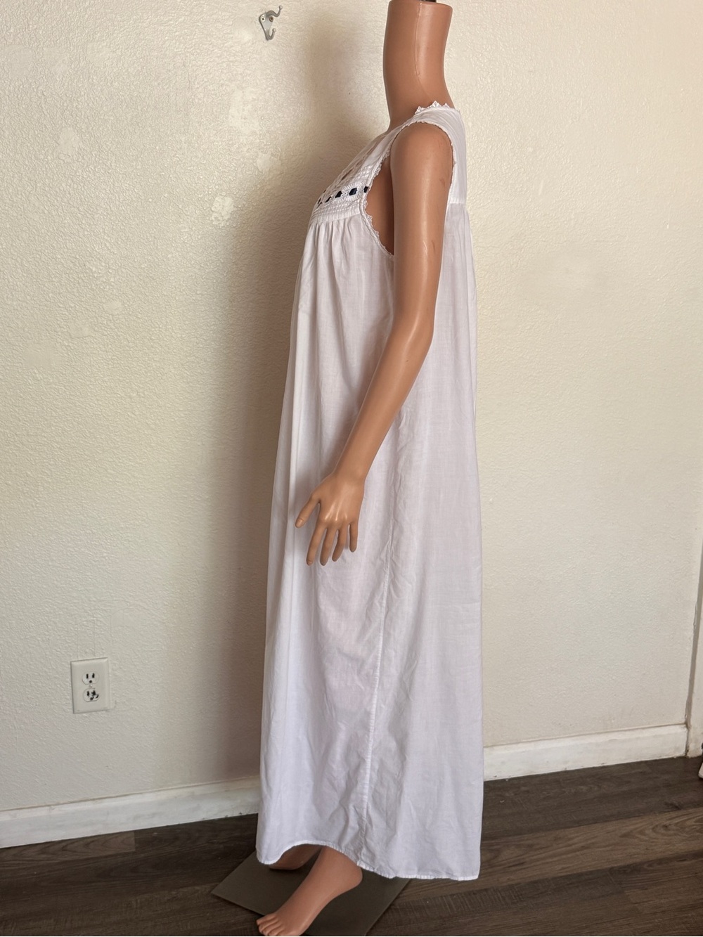 Vtg Eileen West White Cotton Maxi Nightgown Hong Kong Sz M - Picture 2 of 9